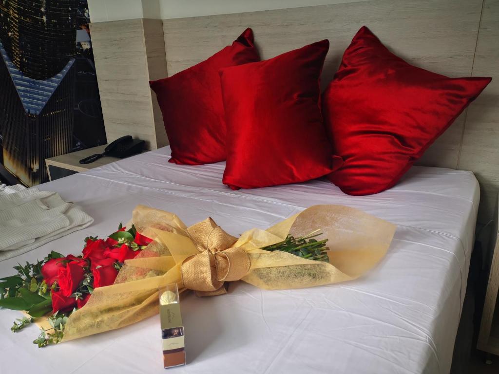 Postel nebo postele na pokoji v ubytování Hotel Lleras Express