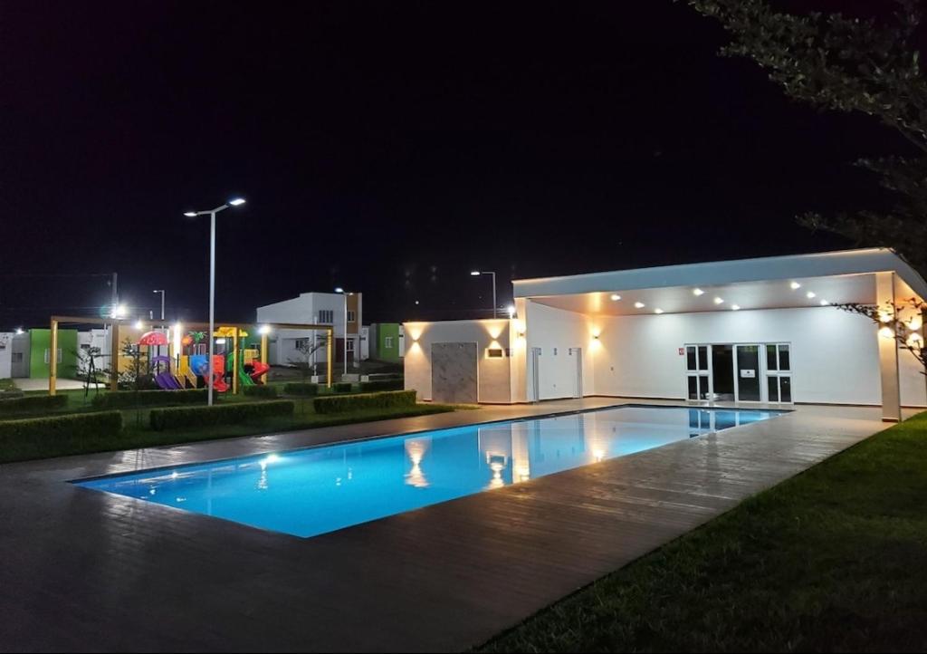 Bazén v ubytování Apartamento Familiar nebo v jeho okolí