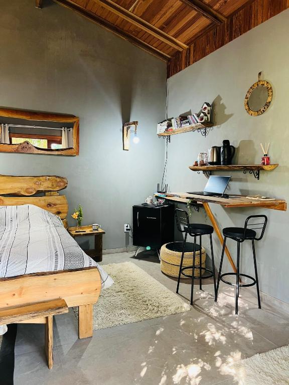 Cama ou camas em um quarto em Quarto/suíte com lareira