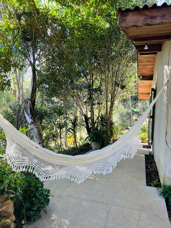 Um jardim em Quarto/suíte com lareira