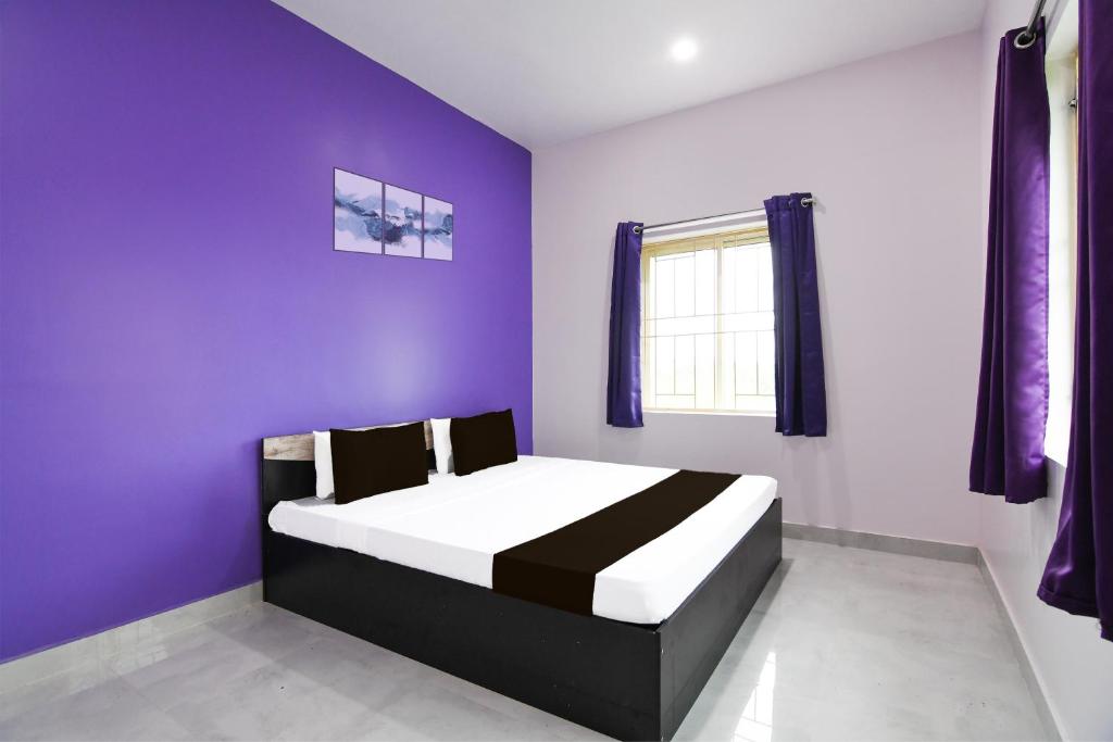 Postel nebo postele na pokoji v ubytování Super Hotel O MNJ Mansion