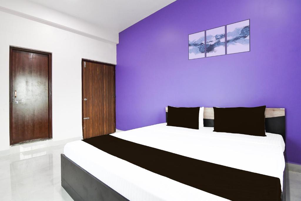 Postel nebo postele na pokoji v ubytování Super Hotel O MNJ Mansion