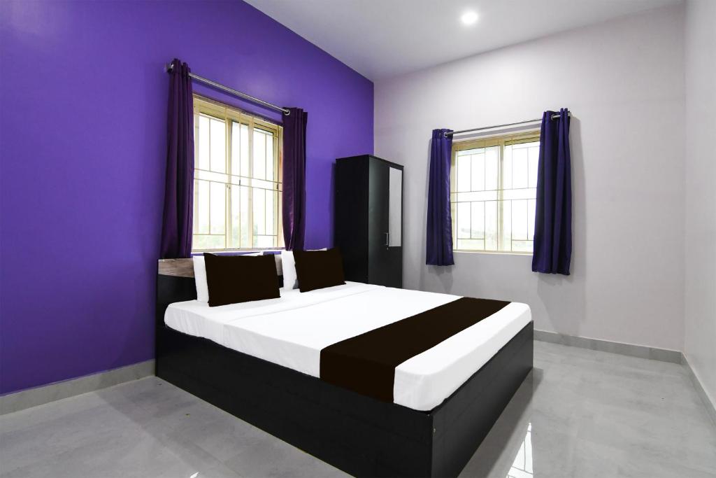 Postel nebo postele na pokoji v ubytování Super Hotel O MNJ Mansion