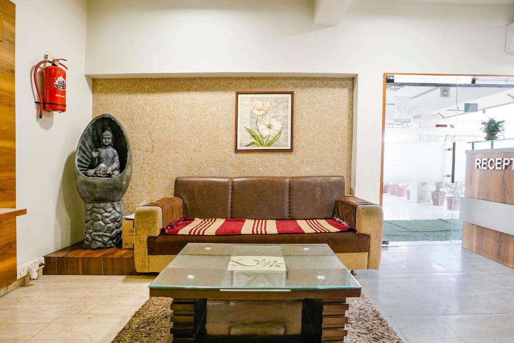 Posezení v ubytování FabHotel Ratna Palace