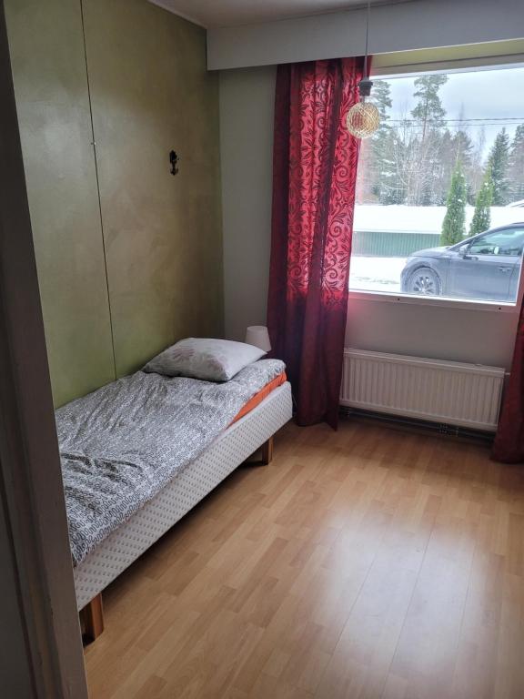 En eller flere senge i et værelse på harjusenkatu 56