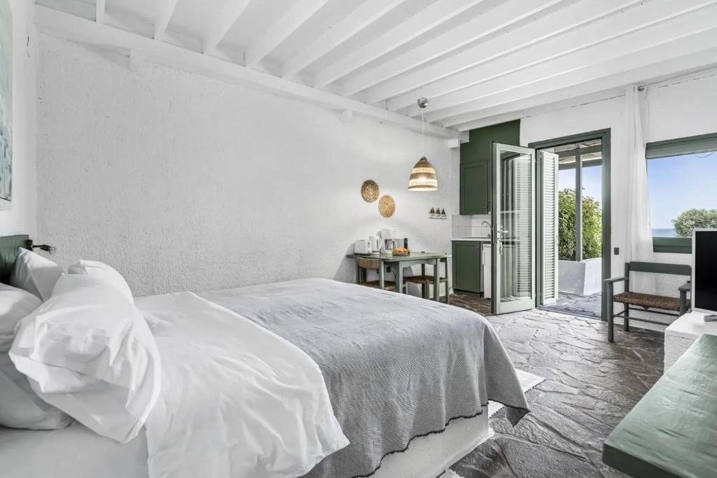 Postel nebo postele na pokoji v ubytování Niriides Resort