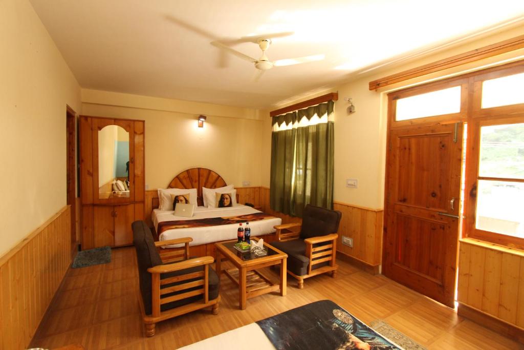 Hotel Purnima Riverside - Triple Chambre Avec Balcon
