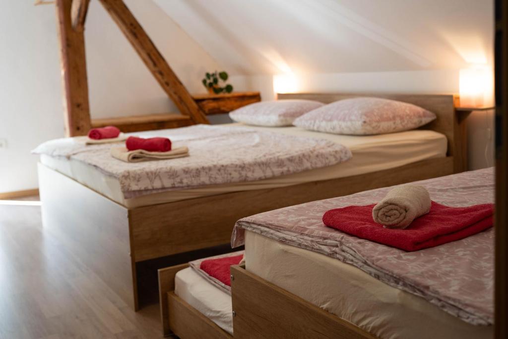 Apartma Sveti Duh - One-Bedroom Apartment