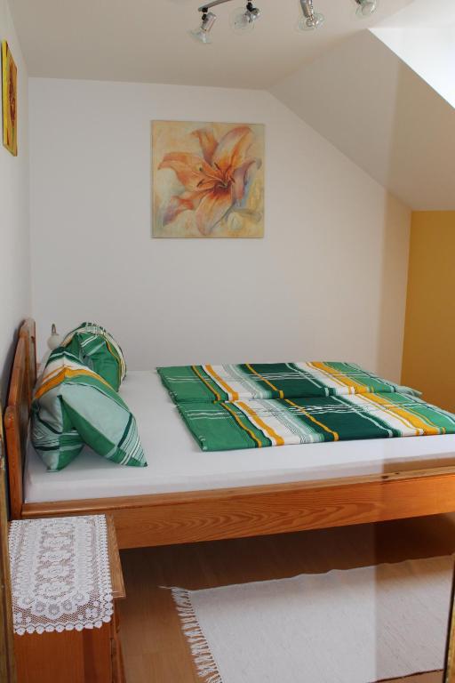 Postel nebo postele na pokoji v ubytování Ferienwohnung und Gästezimmer Gaspar