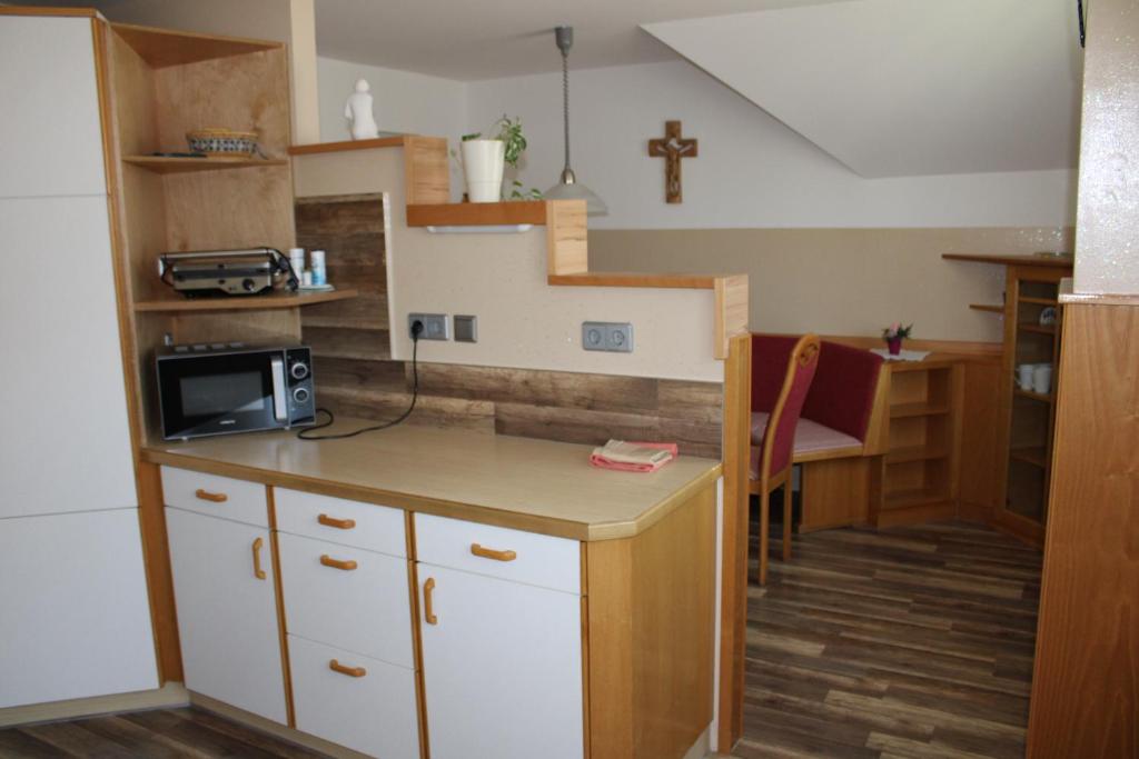 Kuchyň nebo kuchyňský kout v ubytování Ferienwohnung und Gästezimmer Gaspar