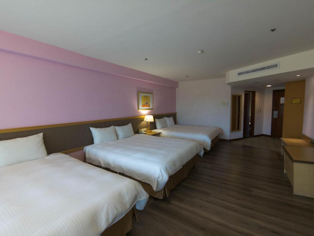 Una cama o camas en una habitación de Howard Beach Resort Kenting