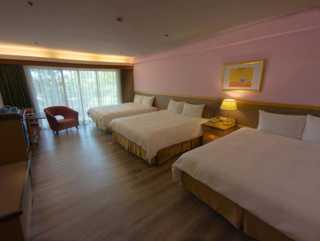 Una cama o camas en una habitación de Howard Beach Resort Kenting