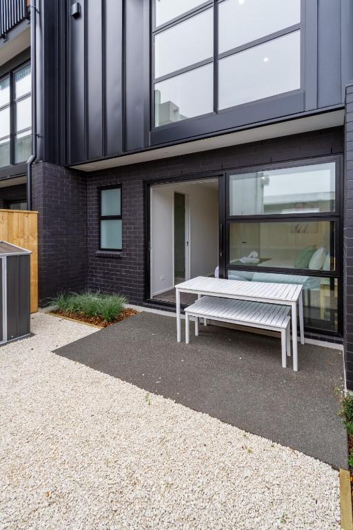 Unique Stadium View in St Asaph 2 bed 2 bath - Resim 6