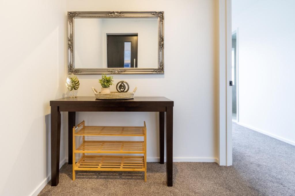 Unique Stadium View in St Asaph 2 bed 2 bath - Resim 30