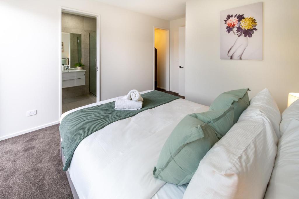 Unique Stadium View in St Asaph 2 bed 2 bath - Resim 19