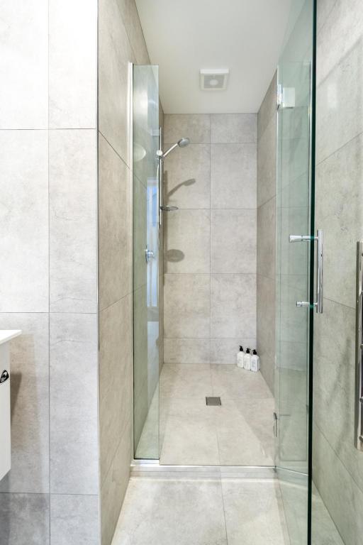 Unique Stadium View in St Asaph 2 bed 2 bath - Resim 36