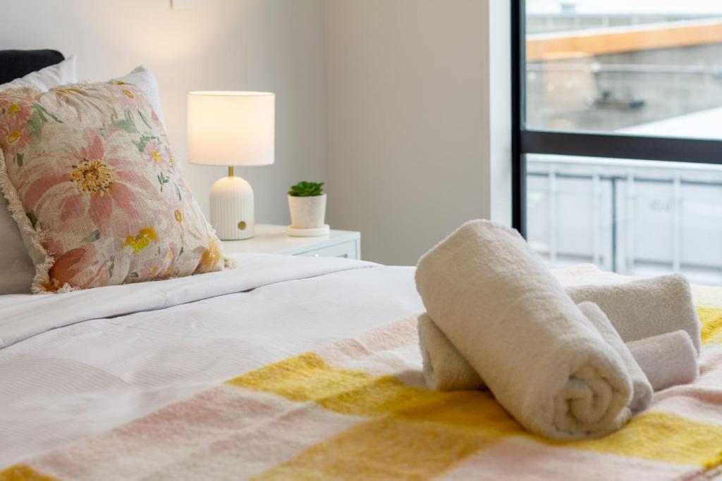 Unique Stadium View in St Asaph 2 bed 2 bath - Resim 32