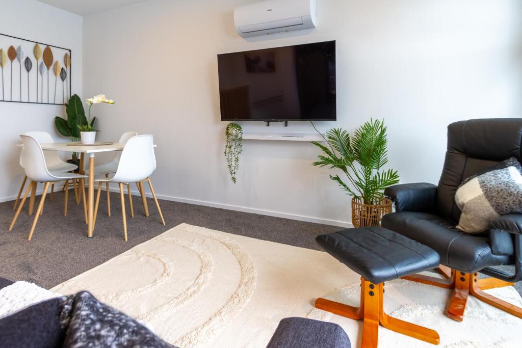 Unique Stadium View in St Asaph 2 bed 2 bath - Resim 9