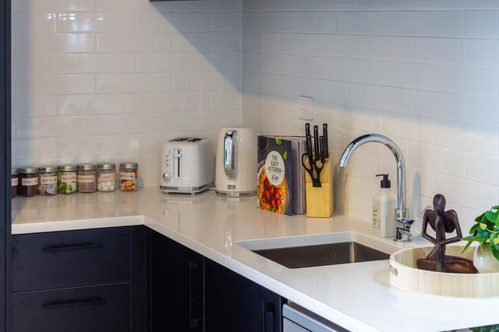 Unique Stadium View in St Asaph 2 bed 2 bath - Resim 15