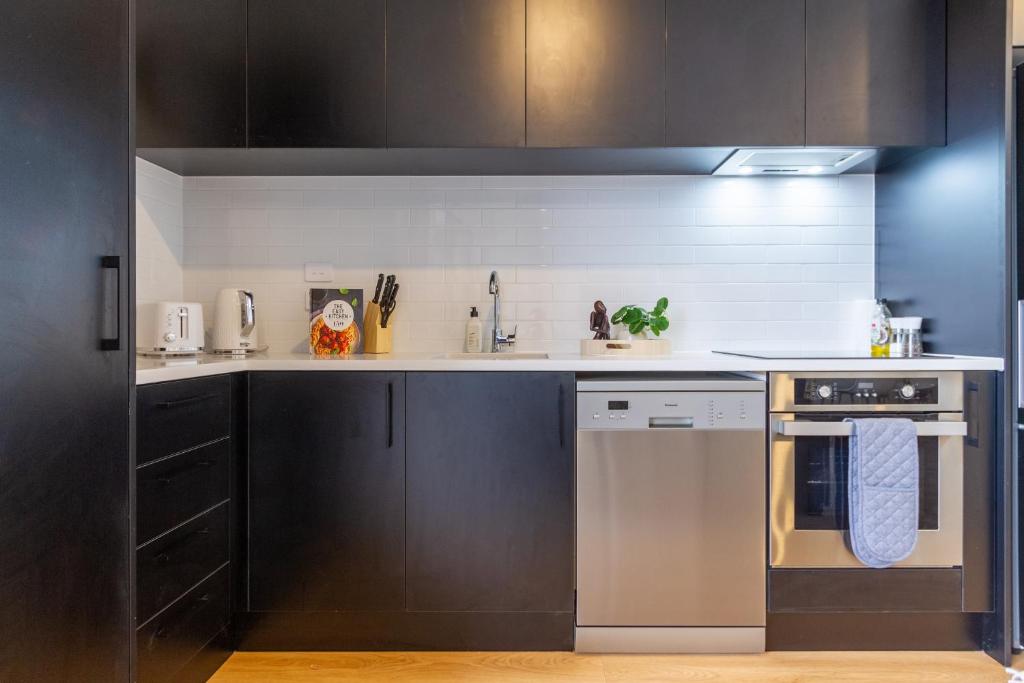 Unique Stadium View in St Asaph 2 bed 2 bath - Resim 14