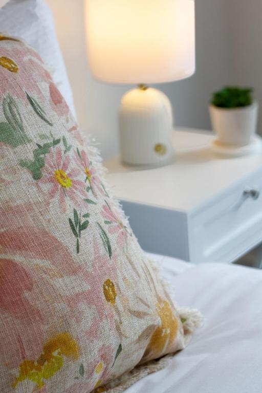 Unique Stadium View in St Asaph 2 bed 2 bath - Resim 31