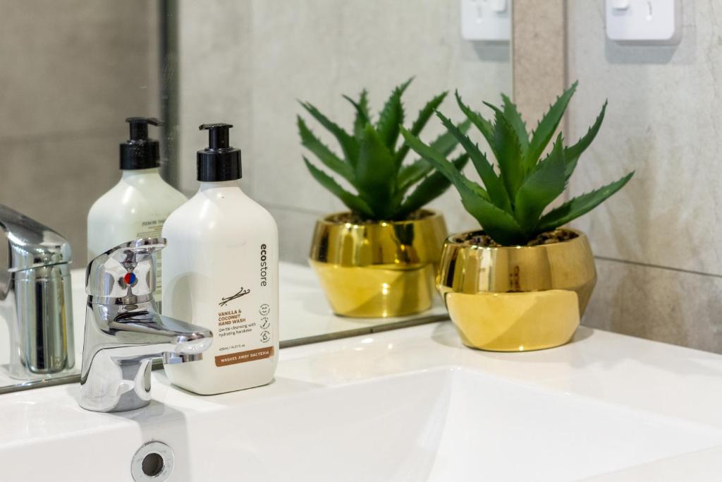 Unique Stadium View in St Asaph 2 bed 2 bath - Resim 3