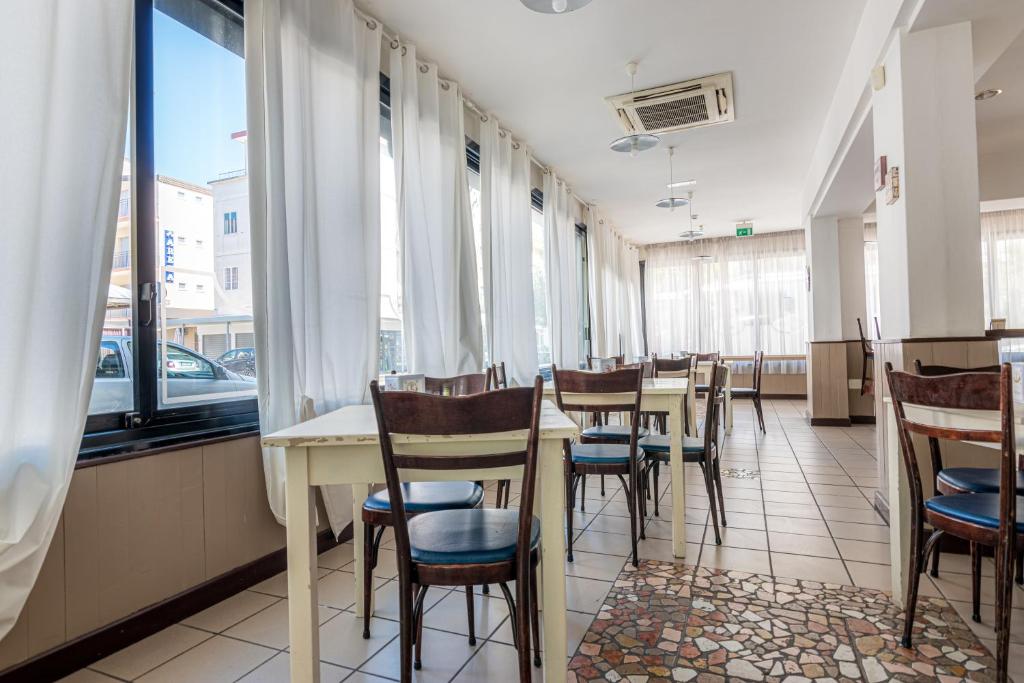 Kép HOTEL JOHN szállásáról Riminiben a galériában