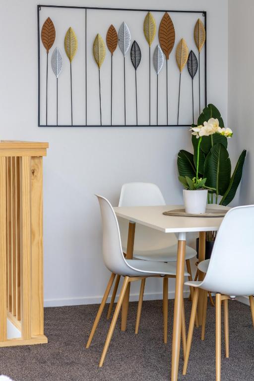 Unique Stadium View in St Asaph 2 bed 2 bath - Resim 12