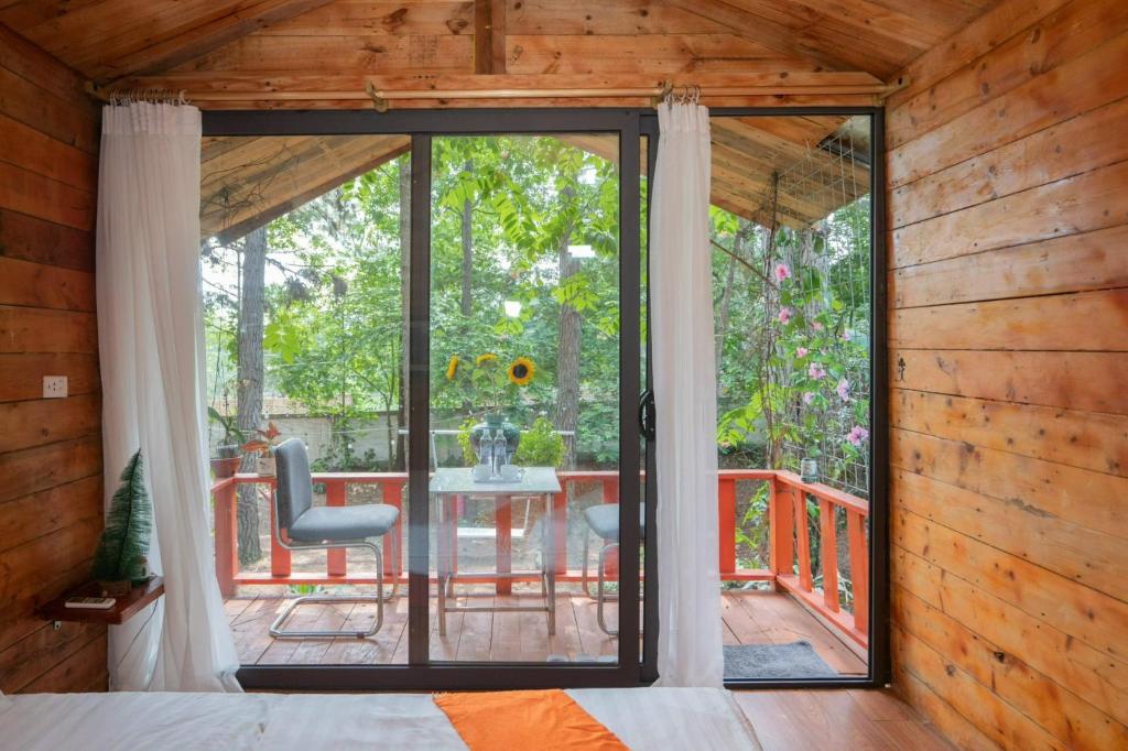 Balkón nebo terasa v ubytování Pine Hill Villas & Camping