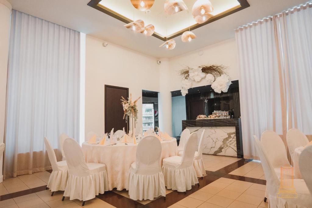 TV a/nebo společenská místnost v ubytování Hotel Aurelia