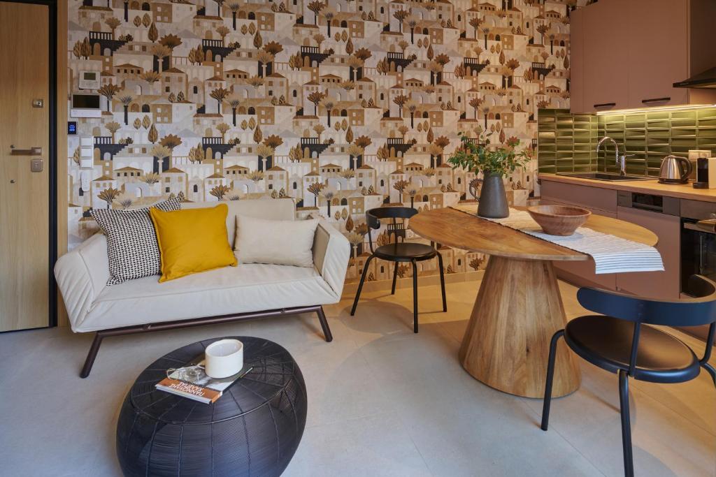 Rastoni Acropolis Uniquely Located Stylish Apartments - 11