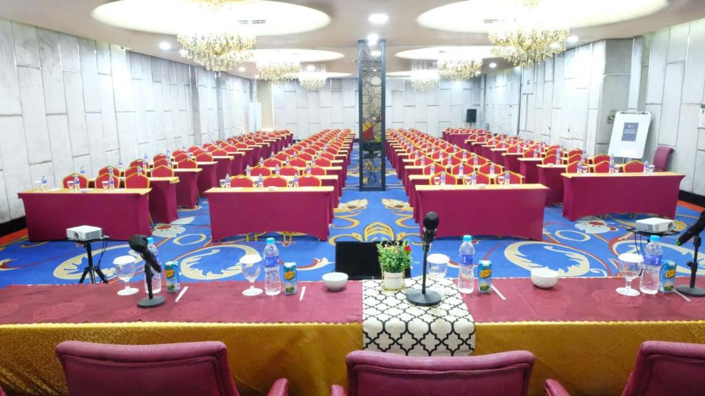 Konferenční prostory v ubytování Sapphire Sky Hotel & Conference