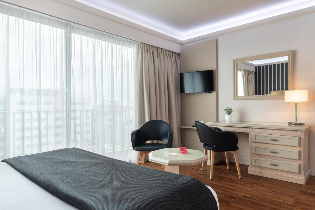 Hôtel Charlemagne by Happyculture - Resim 13