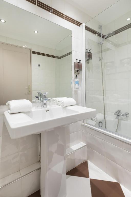 Hôtel Charlemagne by Happyculture - Resim 27