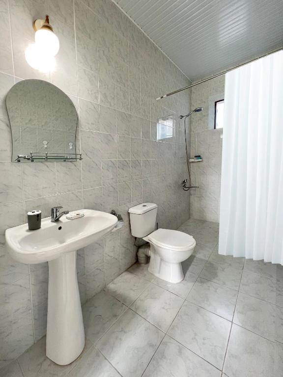Koupelna v ubytování Savane hotel