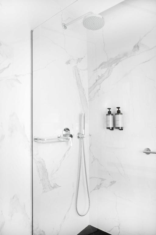 Koupelna v ubytování Luwian Athens Boutique Hotel