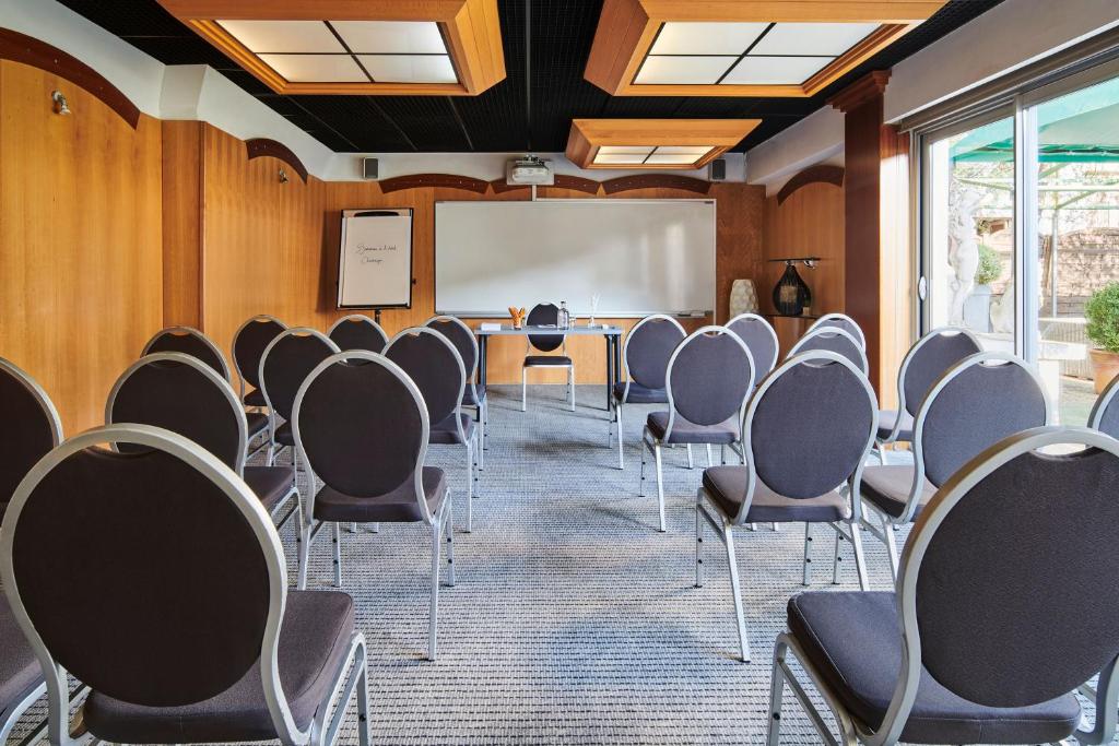 Hôtel Charlemagne by Happyculture - Resim 43