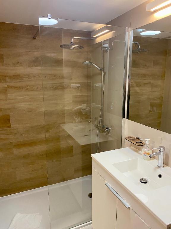 Kúpeľňa v ubytovaní Seaside Park Apartament z widokiem na morze