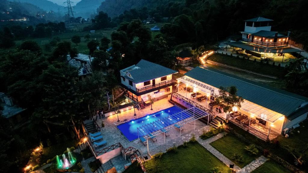 Bazén v ubytování Trishuli Villa nebo v jeho okolí