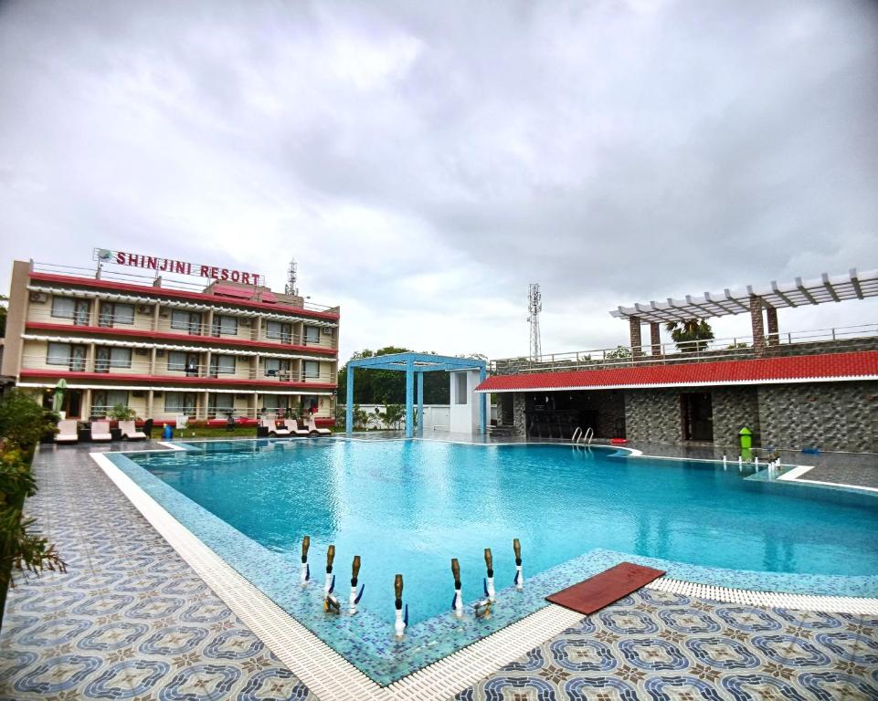 Bazén v ubytování Shinjini Resort nebo v jeho okolí