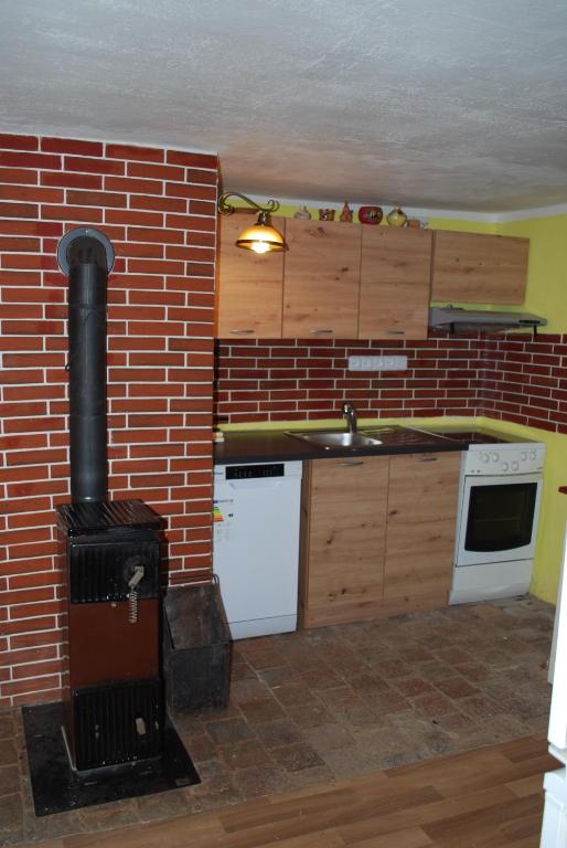 Kuchyň nebo kuchyňský kout v ubytování Chalupa U Tety v Bystrém