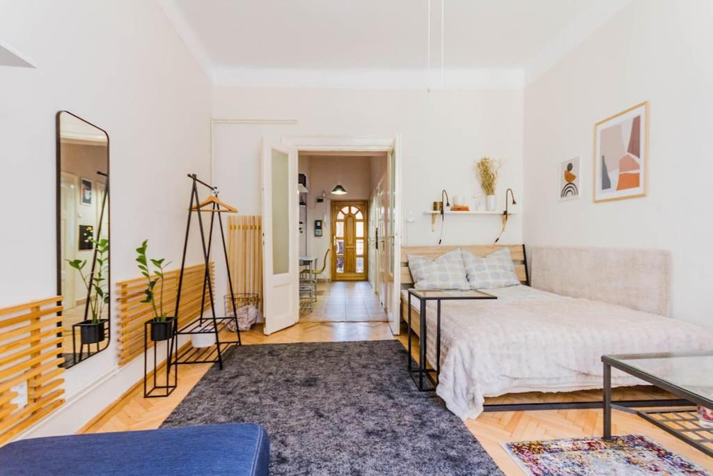 Sunny Bright, centrally located, AC balcony by NW 1066 Budapest, Dessewffy utca 15 kép - 1