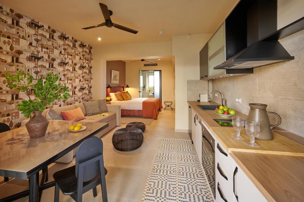 Rastoni Acropolis Uniquely Located Stylish Apartments - 15