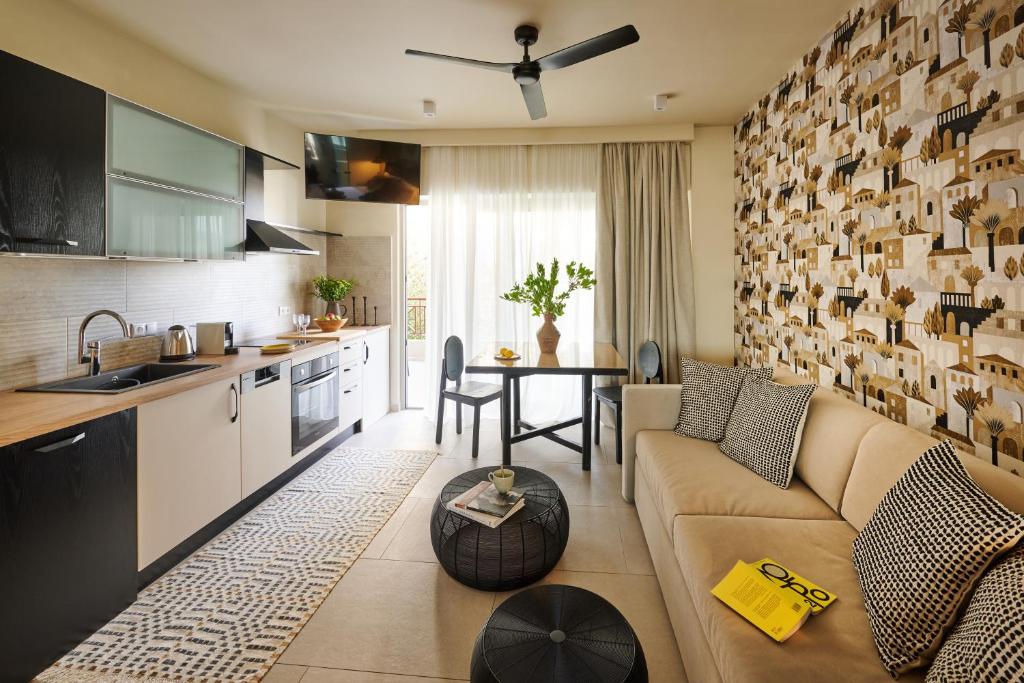 Rastoni Acropolis Uniquely Located Stylish Apartments - 18