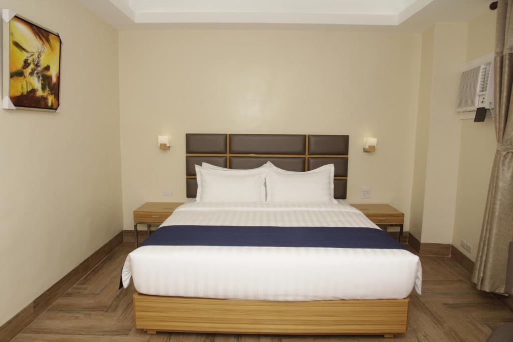 Postel nebo postele na pokoji v ubytování Sun Star Grand Hotel