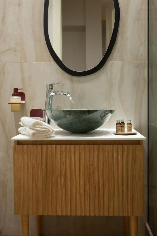 Rastoni Acropolis Uniquely Located Stylish Apartments - 7