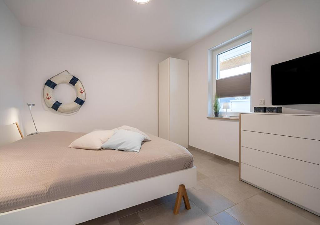 Postel nebo postele na pokoji v ubytování Seegras - Ferienhaus mit Kamin und Sauna für 8 Personen
