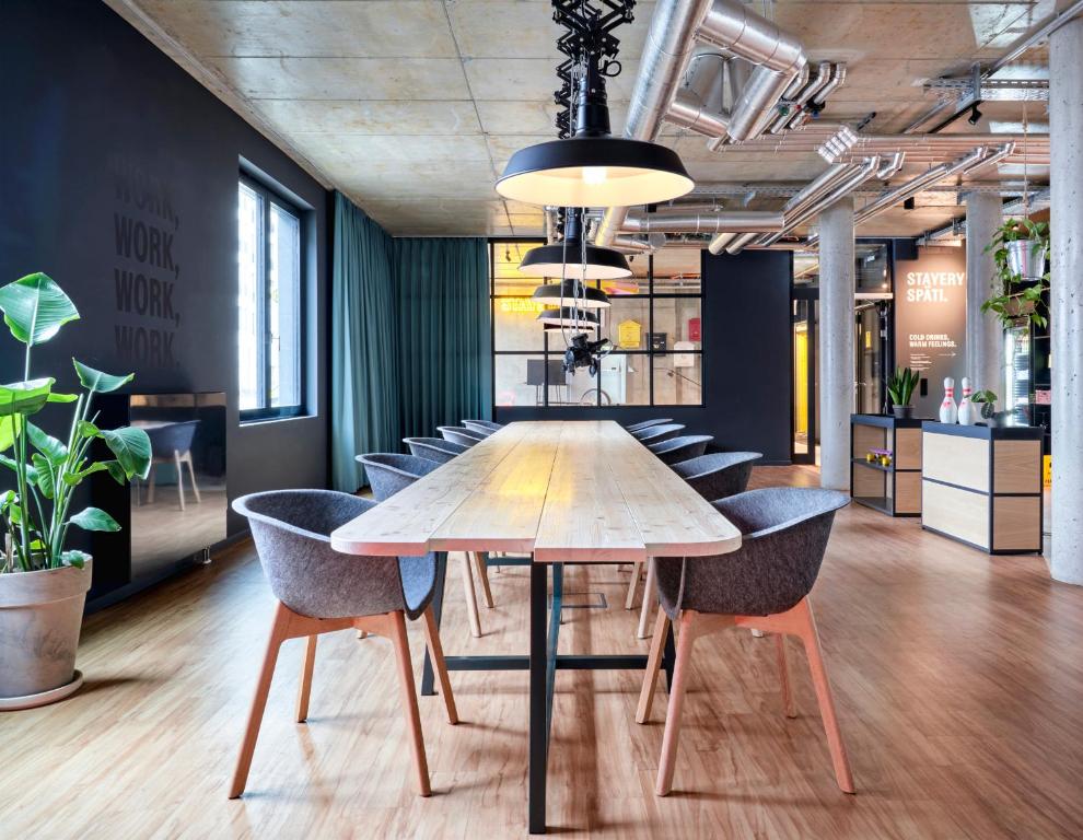 Η κουζίνα ή μικρή κουζίνα στο STAYERY Berlin Friedrichshain