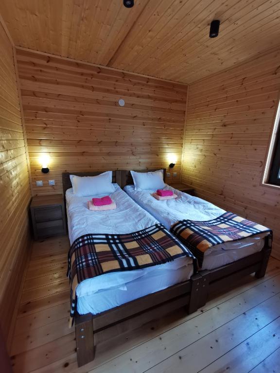 Postel nebo postele na pokoji v ubytování Heshkili Cottages