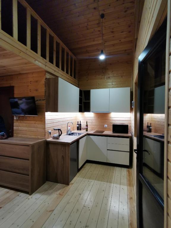 Kuchyň nebo kuchyňský kout v ubytování Heshkili Cottages